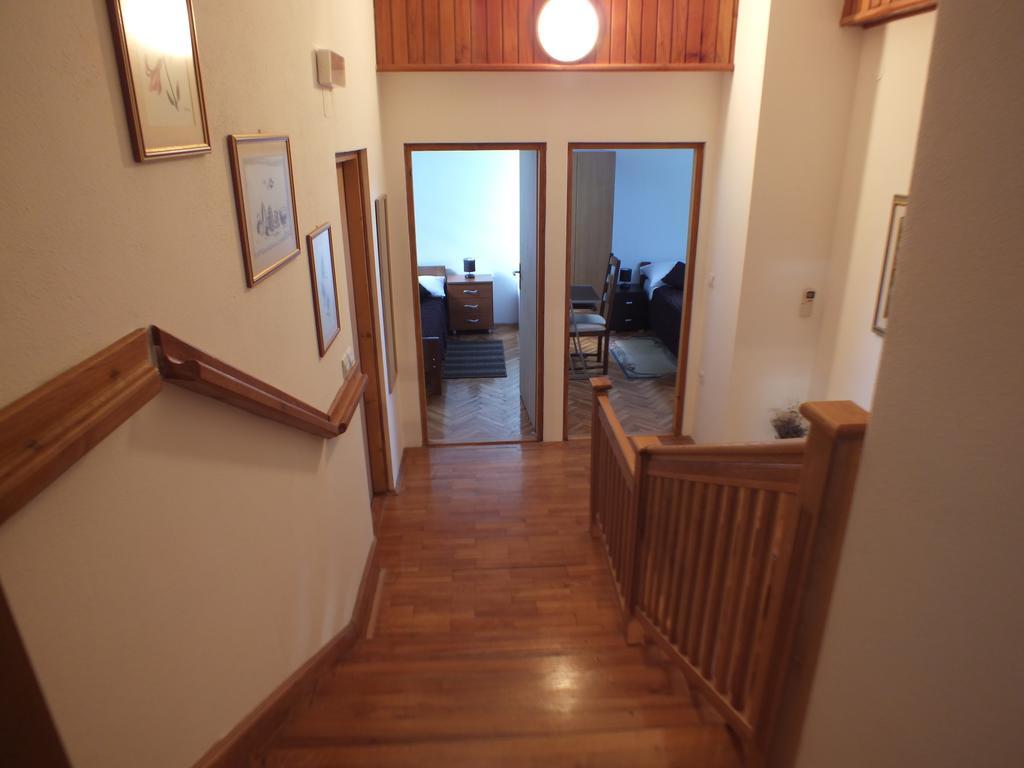 Apartment Bastaja سلوني الغرفة الصورة